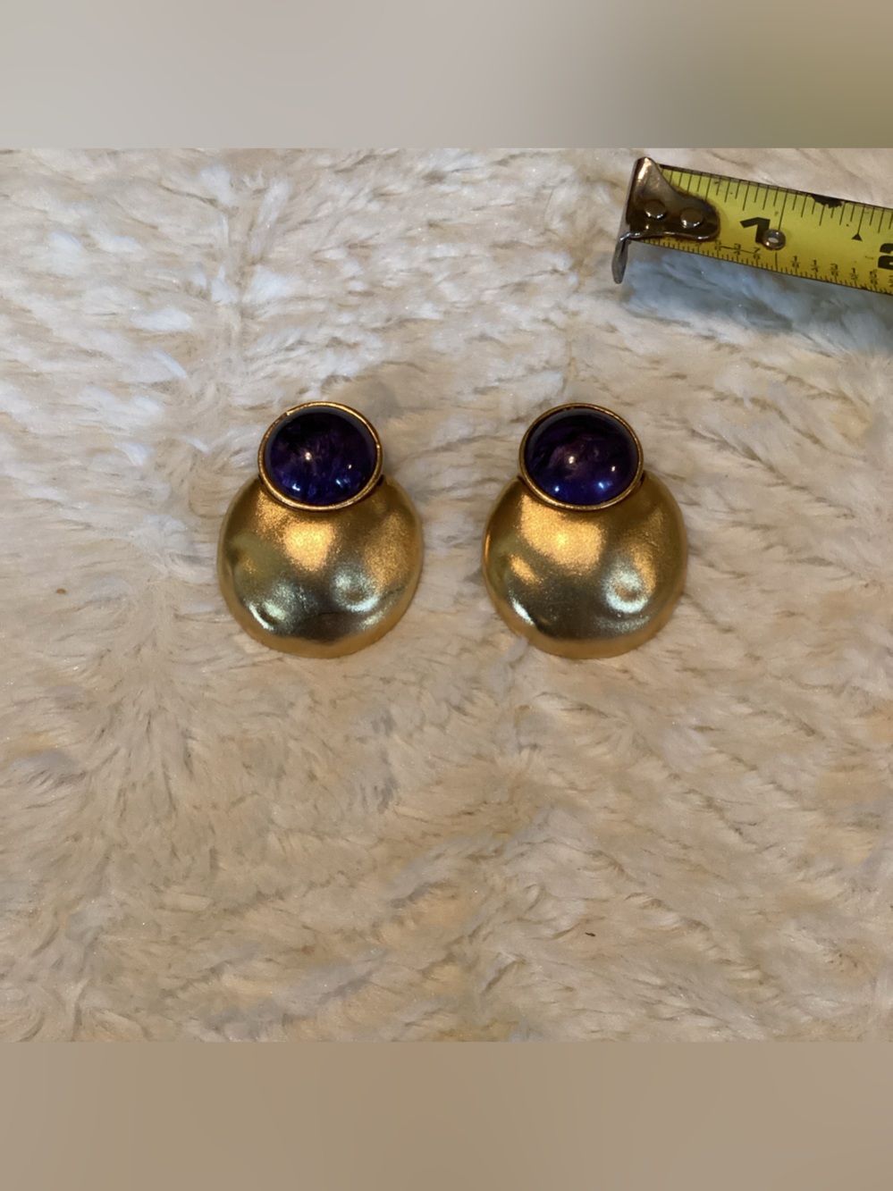 Vintage Beautiful Clip On Gold Toned Women’s Blue Marbled Earrings